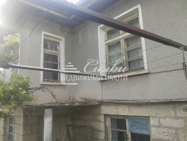 Двуетажна ТУХЛЕНА къща с ДВОР - с. Мадара