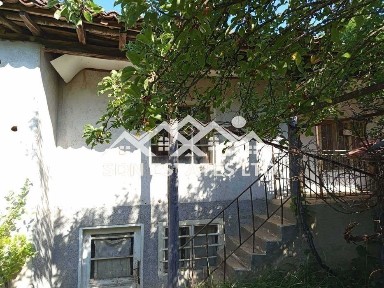 Продава къща в село Средногорово