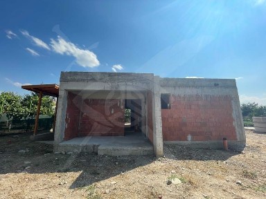 Самостоятелна къща в село Катуница