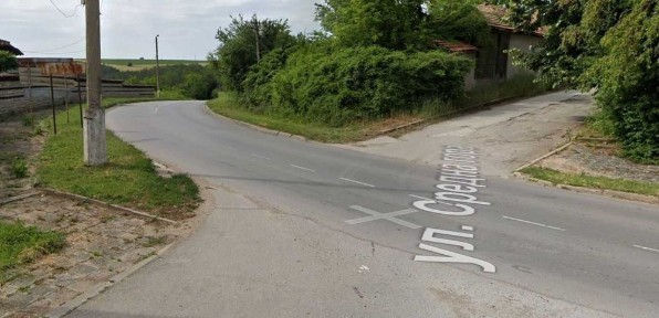 Продавам къща с голям двор в Копривец