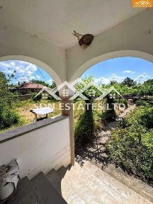 Продава се едноетажна къща с голям двор в село Голямо Дряново