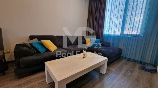 ЕТАЖ OT КЪЩА с ДВЕ ПАРКОМЕСТА - тристаен aпартамент на ЦЕНТЪРА!