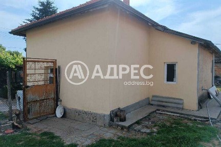 Къща в с. Островче!