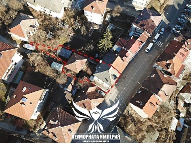 Четириетажна къща с постройки 394РЗП с широк двор 370кв. в гр. Смолян