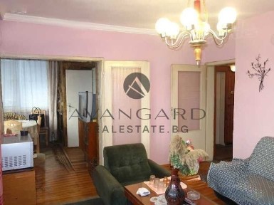 оф. 23365 Етаж от къща/ Прослав