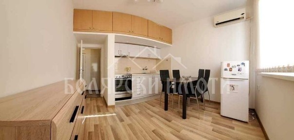 Просторен тристаен апартамент в Идеален Център