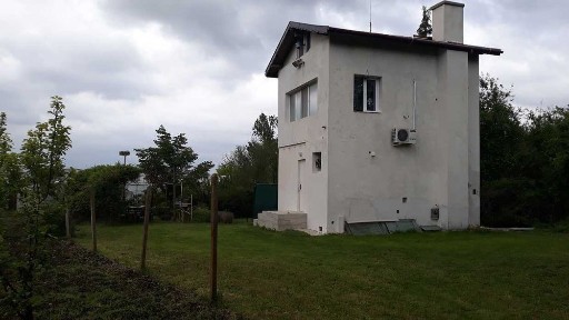 Сграда 90кв. м с Акт. 16, с ток и вода в зем. парцел 4,5дка до регулация