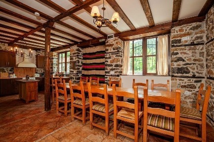 Продава работеща къща за гости Родопите (с. Арда, Смолянско)