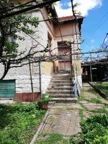 Продава се Голяма Къща
