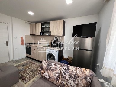 Етаж от къща със САМОСТОЯТЕЛЕН ВХОД и ДВОР под наем - кв. Пожарната !