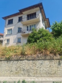 Продавам къща 286 кв. м. РЗП в с. Момчиловци