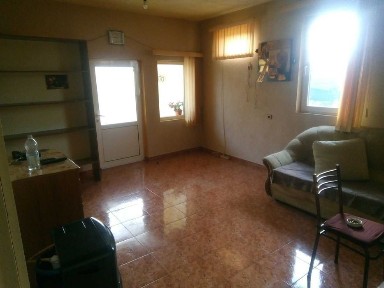 Сграда на два етажа 1500кв. м+двор до Благоевград