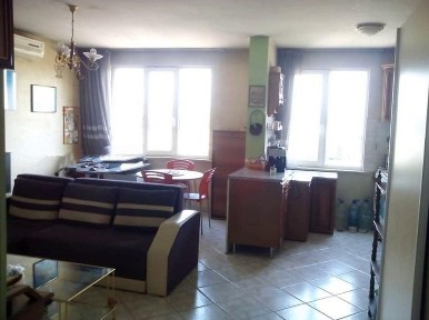 Тристаен, продажба, ж. к Оборище