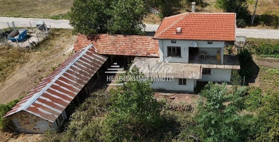 Двуетажна ТУХЛЕНА къща на ПЛОЧА с ГАРАЖ - с. Васил Друмев!