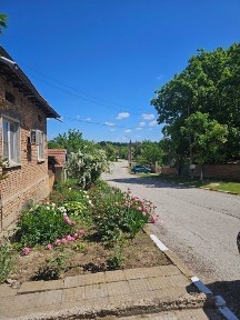Здрава къща, с геран, в село Тотлебен, обл. Плевен