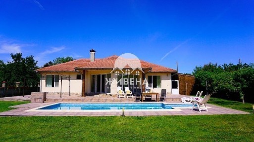 Продава къща с басейн в с. Соколово, обл. Добрич