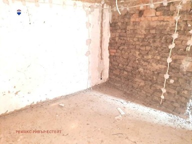 Селска къща за продажба в с. Бръшлен