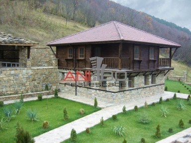 Каменни къщи в област Ловеч, гр. Тетевен, с. Голям Извор, площ 1000 к