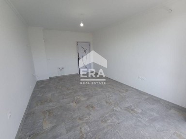 Тристаен апартамент, напълно отремонтиран и готов за нанасяне в кв. Ча