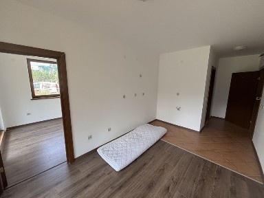 Тристаен в жилищна сграда с ниска такса поддръжка