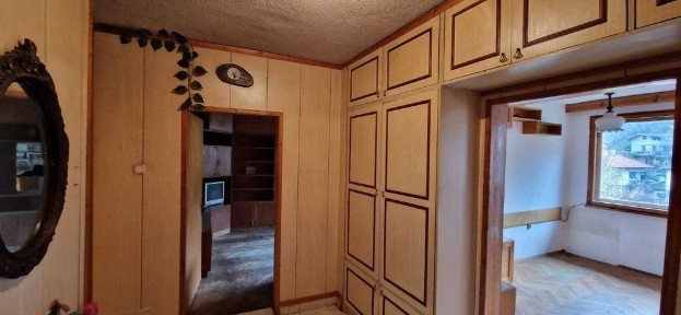 Продавам 4 стаен апартамент в Тетевен на 5 минути от центъра на града