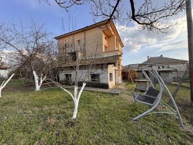 Продавам уютна селска къща ново строителство в с. Първомайци обл. В. Т.