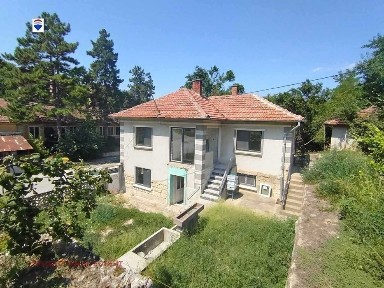 Къща на два етажа в с. Горно Абланово, обл. Русе