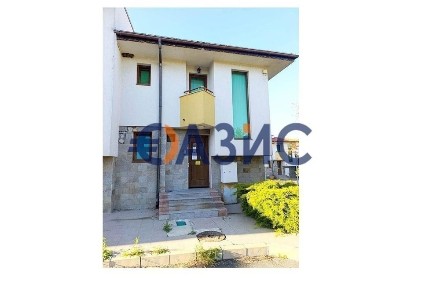 Двуетажна къща с изглед към морето в комплекс Лалов Егрек, първа линия