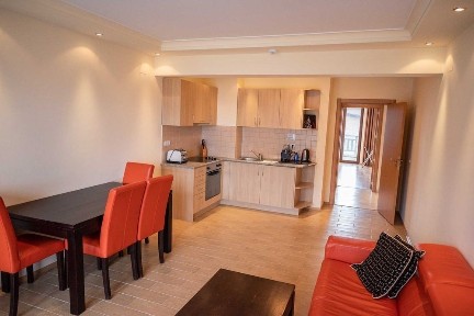 Продава двустаен апартамент в затворен комплекс в Банско.