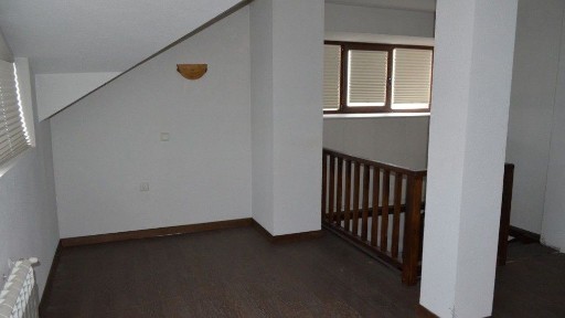 Тристаен апартамент срещу лифта в Банско