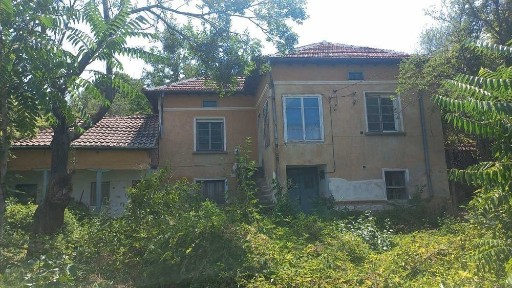 С. Крета-масивна къща 130кв. м. допълнителни постройки-над 150кв. м.