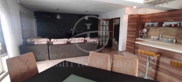 Реф. 1528 Просторен обзаведен мезонет / Съдийски