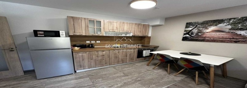 Двустаен до Хуманитарна гимназия