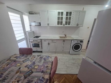 За Краткосрочно! Двустаен, под наем, ж. к Зорница