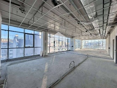 Офис с просторна тераса за продажба с директен достъп до метростанция