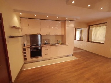 Многостаен апартамент под наем в Център