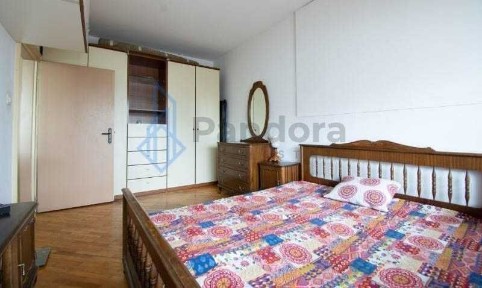 Тристаен апартамент под наем в кв. Оборище