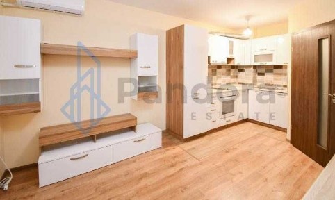 Тристаен апартамент под наем в кв. Оборище