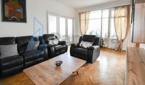 Тристаен апартамент под наем в кв. Оборище