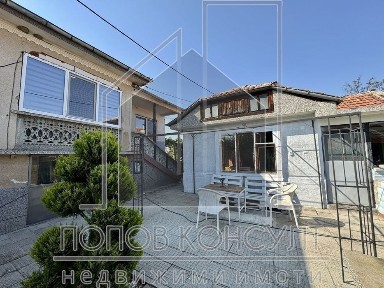 Къща в Пловдив, област-с. Царимир площ 374 цена 157000