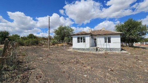 Едноетажна къща на изгодна цена в село Дюлево, област Бургас