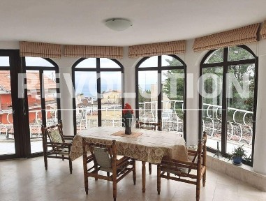 Тристаен апартамент в района на м-т Траката!