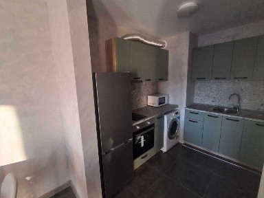 КЛЮЧ! Тристаен имот в кв. Връбница