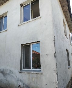 Продава две къщи в с. Слокощица общ. Кюстендил