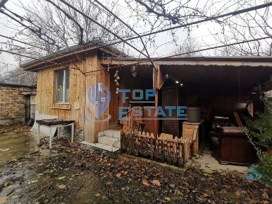 Едноетажна тухлена къща след основен ремонт в квартал Калтинец, град