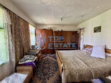 Здрава къща във високата част на село Джулюница, област Велико Търново