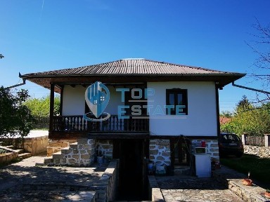 Автентично реновирана двуетажна къща за гости в село Куцина, област В