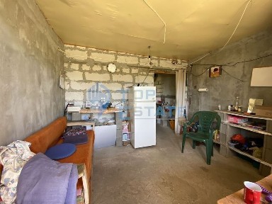 Тухлена къща със стопански постройки в село Горна Студена, област Вел