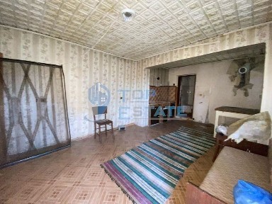 Едноетажна къща с гараж в с. Козаревец, област Велико Търново