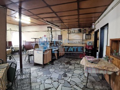 ОБЗАВЕДЕНА къща с ресторант в с. Полски Сеновец